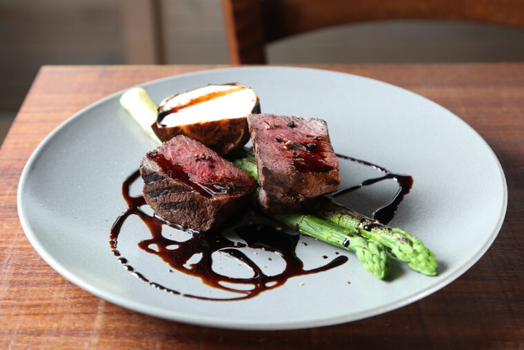 『新発田牛の炭火ロースト』（3,200円～）