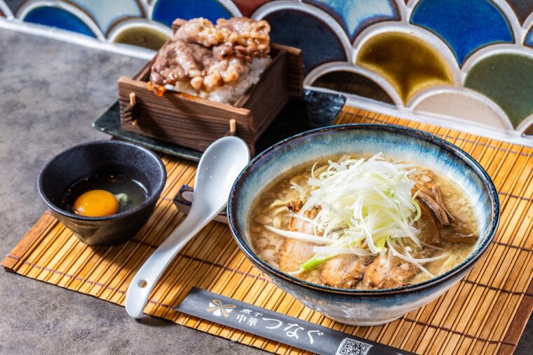 『煮干中華』（950円）と『和牛せいろご飯』（550円）