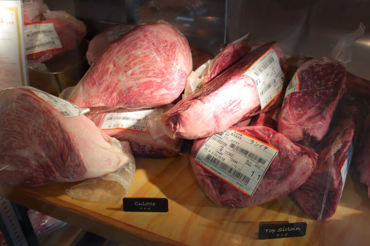ステーキやすき焼きとして楽しめる上質な肉を、自宅用はもちろん贈答用としても購入できる