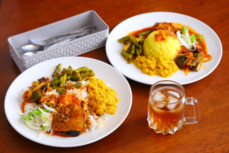 彩り豊かなスリランカカレーに気分が上がる！ 混ぜて食べることで、ひと口ごとに異なる味の組み合わせを楽しみたい