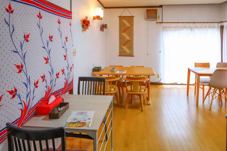 明るい店内に流れているスリランカの伝統音楽が耳に心地いい