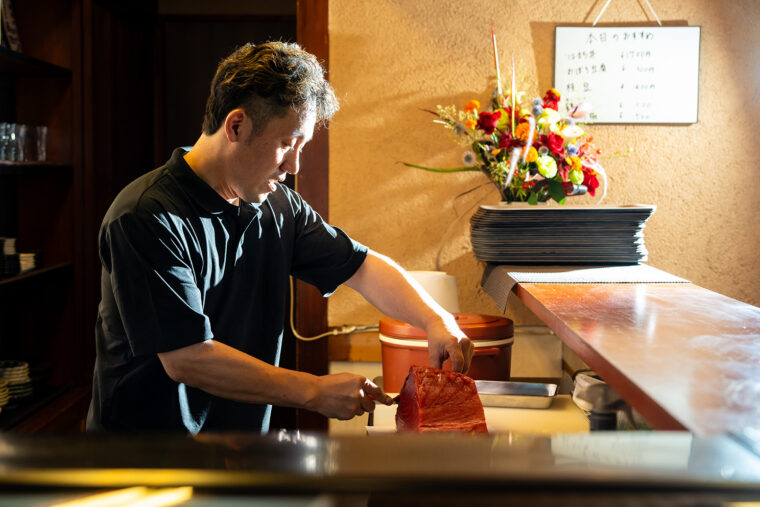 素材の鮮度にとことんこだわる店主・加藤さん