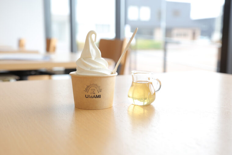 『だし屋のだしソフト』（400円）