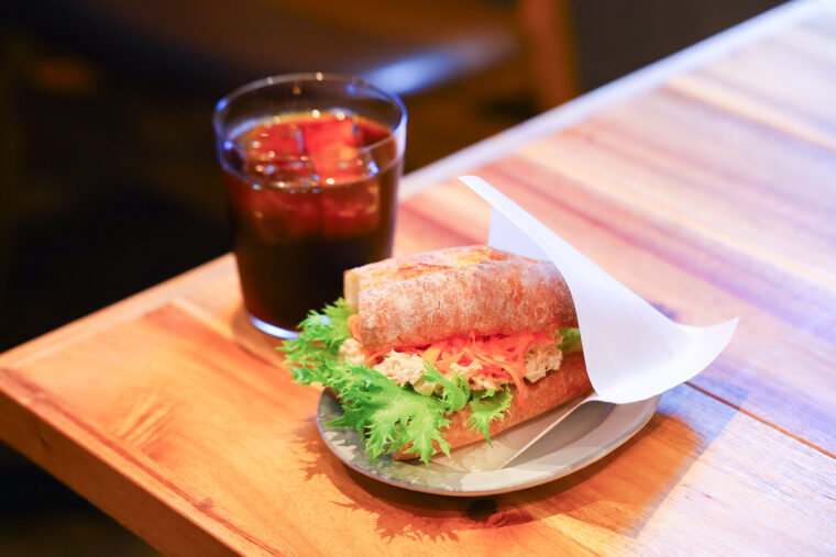 『38（サバ）サンド』。店名にならって提供しているのかと思いきや、店長・石川さんが好きなサバサンドが偶然店名と同じだったとか！