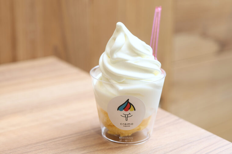 ソフトクリームとジェラートを合わせた『ソフジェラ』（650円）もおすすめ！