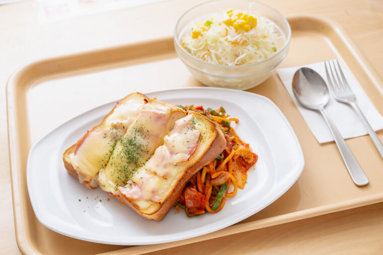 『ボンブランチセット』（昼1,200円、夜1,500円）