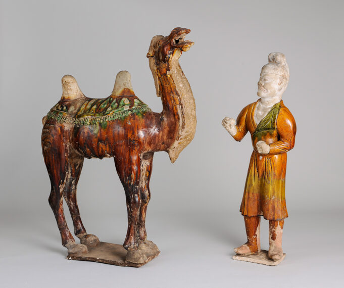 三彩駱駝・駝丁俑（唐 7～8 世紀）早稲田大学會津八一記念博物館（會津八一コレクション）