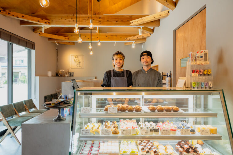 Patisserie N 2ème　店内。「下町を元気にしたいという思いからこの場所に店舗を構えました」とオーナーシェフ・野沢さん