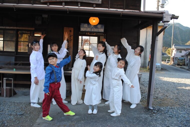 越智良江（過去作品　マイタウン・マイディ/無人駅の芸術祭2024）