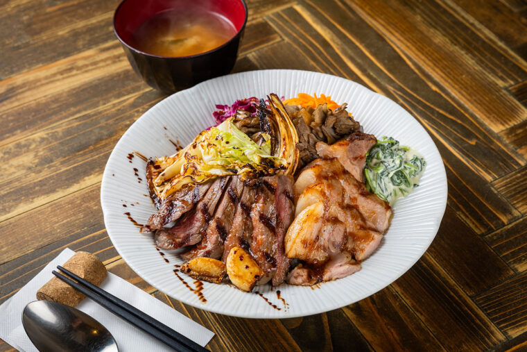 『越後牛と新潟県産豚のビストロ丼』（1,980円）