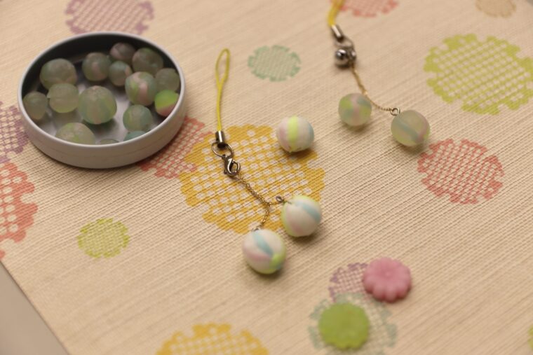 好きな色を組み合わせて自分だけのチャームを作ろう！