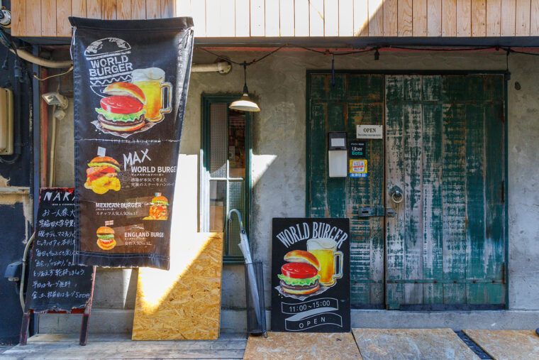 JR新潟駅から徒歩5分ほどの駅前楽天地に立地