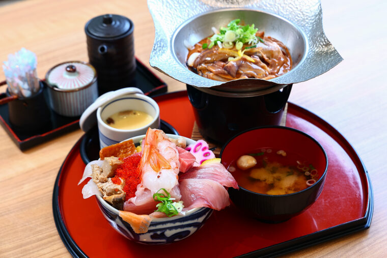 『佐渡産イカのゴロ焼き鉄板と海鮮丼セット』（1,660円）