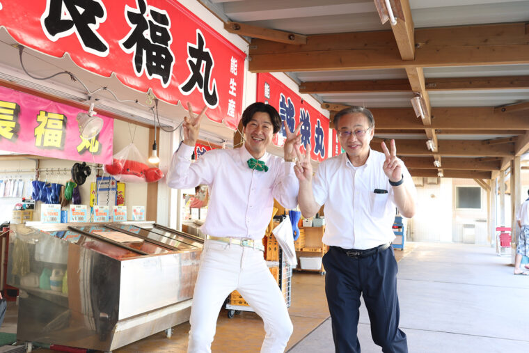 マリンドリーム能生といえばかにや横丁。ずらりと並んだ真っ赤なカニがどれもおいしそうで、思わずカニピース！