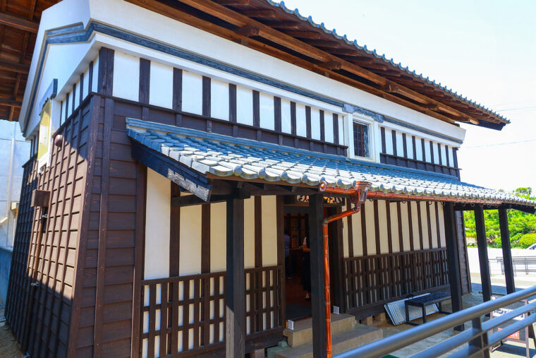 この外観で、ドアは自動なのがおもしろい