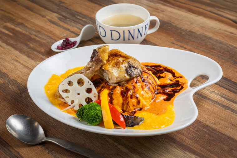 魚沼しあわせ和洋食堂 つばめの巣の『「南魚沼産コシヒカリ×南魚沼の風光」 魚沼四季彩チキンパレット丼』（1,980円）