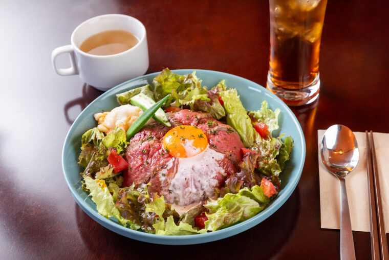 Curry & Burger 168の『いろは流 ローストビーフ丼～超（スーパー）～』（1,870円）