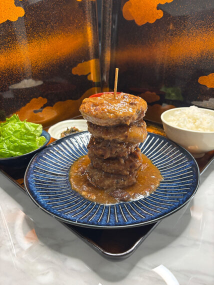 『黒毛和牛ハンバーグ60分食べ放題ランチ』（1,980円、土・日曜、祝日は2480 円）