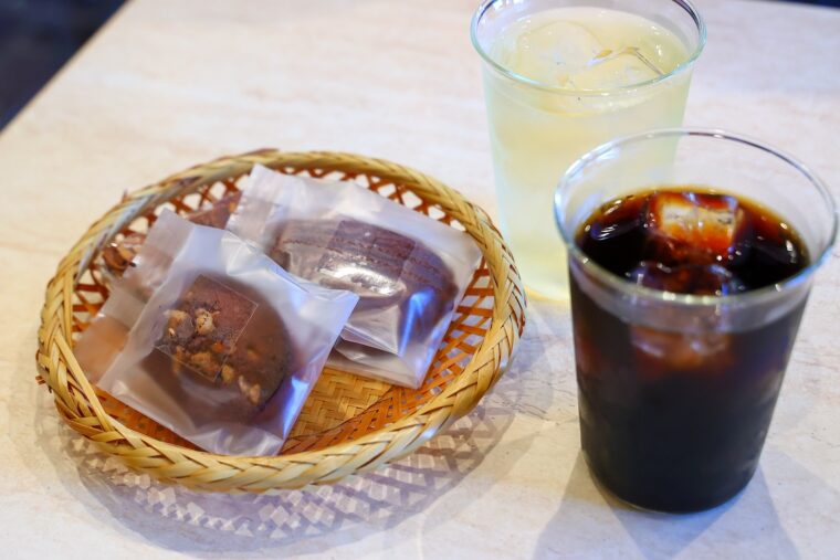 焼菓子とドリンクをいただきました！