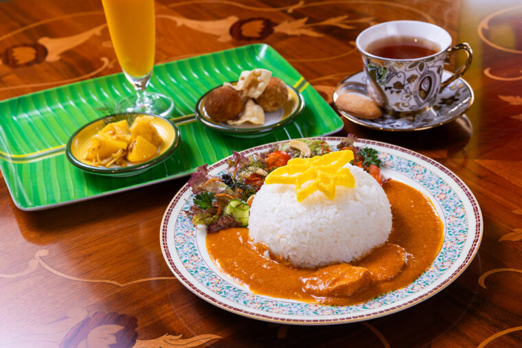 スリランカ カフェ アンド レストラン アラリヤの『ピリ辛バターチキンカレー』（2,500円）