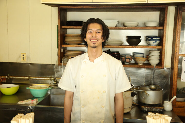 3代目店主の箱岩賢さん