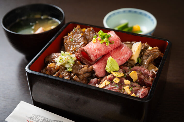 『小玉屋の牛づくし重』（2,750円）