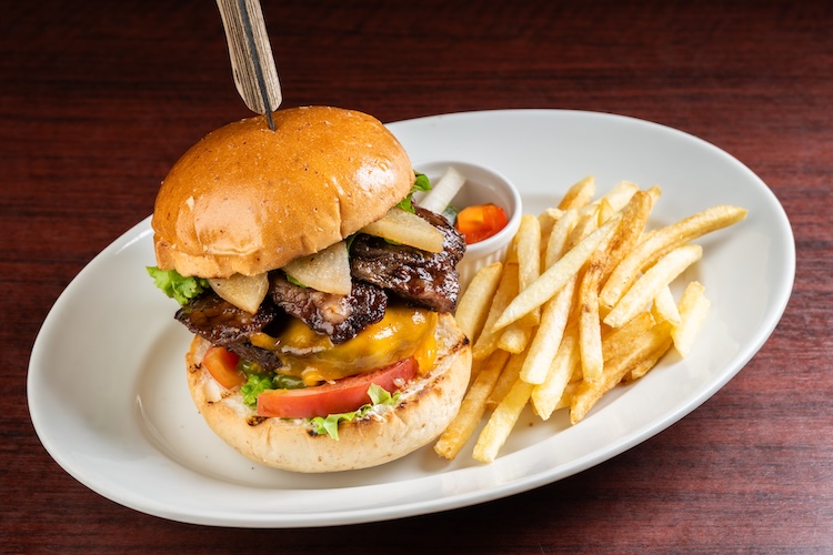 『ビーフステーキと和梨のバーベキューソースバーガー』（1,848円）