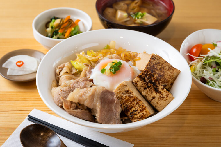 『豆爺の肉豆富丼』（1,680円）