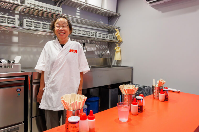 初代店主・土田洋生さんと店を長らく支えてきた妻の文江さん