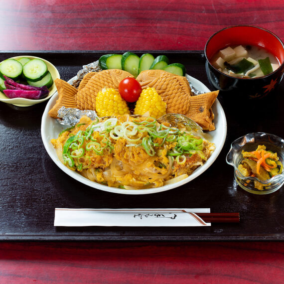 たいやきともちゃん 畑の駅おけやの『ともちゃんのなかよし丼』（1,000円）