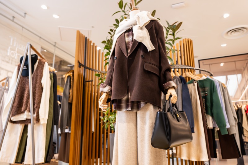 Spick & Span】上品な色彩が映える大人の秋冬スタイル｜新潟市中央区