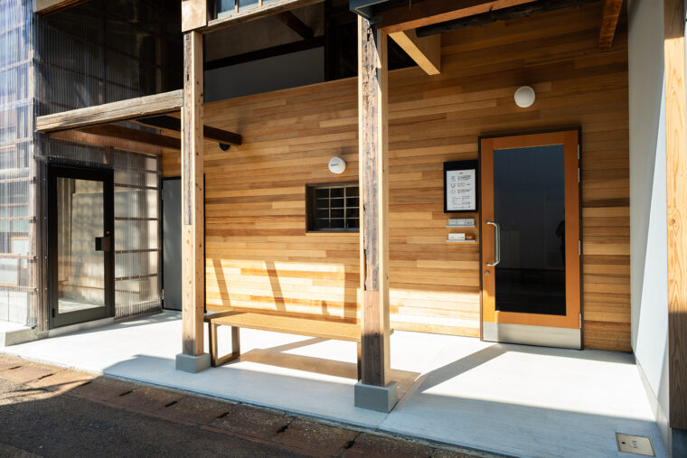 新潟縣信用組合 三条支店隣