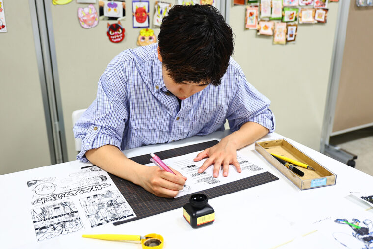 まずは鉛筆で下書き