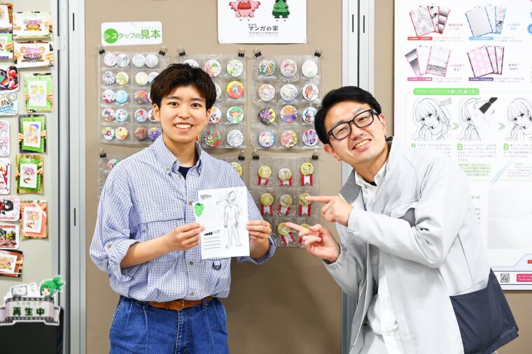 近藤さんと作品とともに記念撮影！