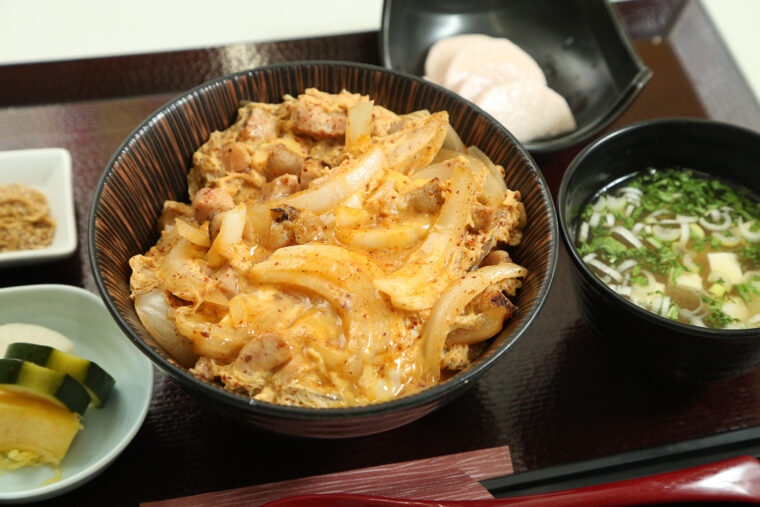 『炙り親子丼』（850円）