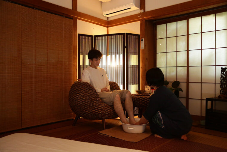 まずは足浴からスタート