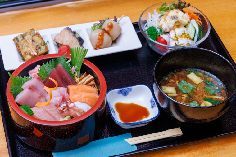 『海鮮丼御膳』（1,680円）
