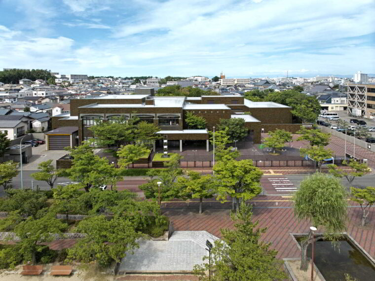 この夏、大規模改修工事を終えたばかりの新潟市美術館