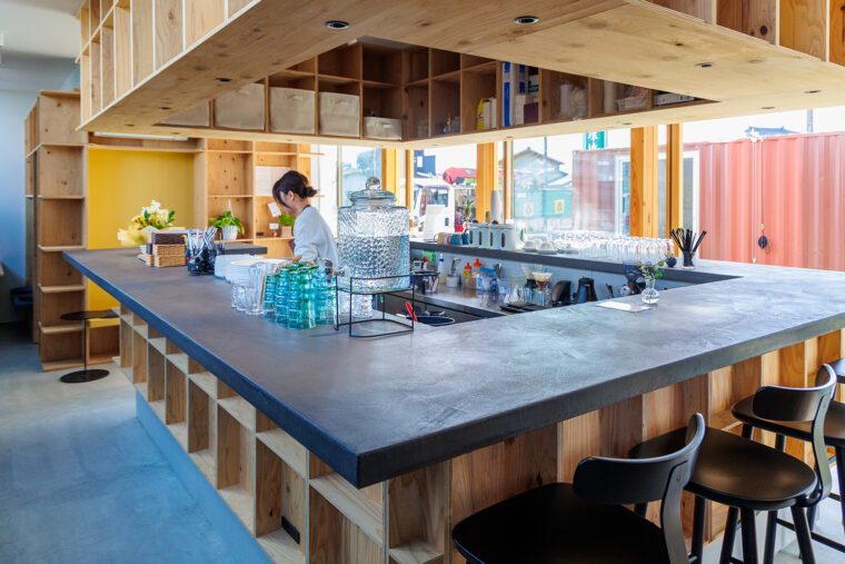 自然と会話が生まれる店内。スタッフさんとの会話を楽しみましょう