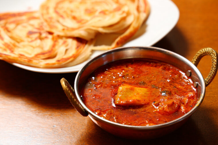 スパイスがきいた 『南インド風魚のカレー』（1,340円）