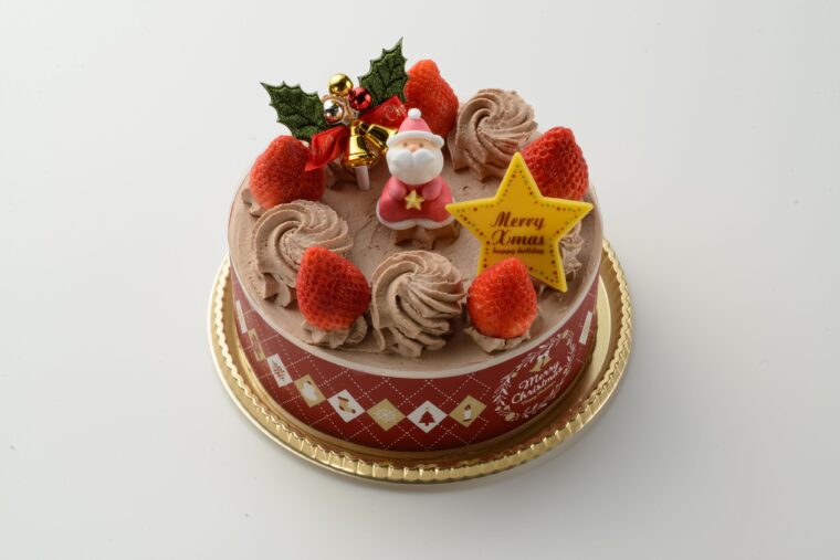 『苺のクリスマス ショコラ』（4,200円税込〜）。甘さ控えめな生チョコクリームとココアスポンジ！（12、15、18センチ）