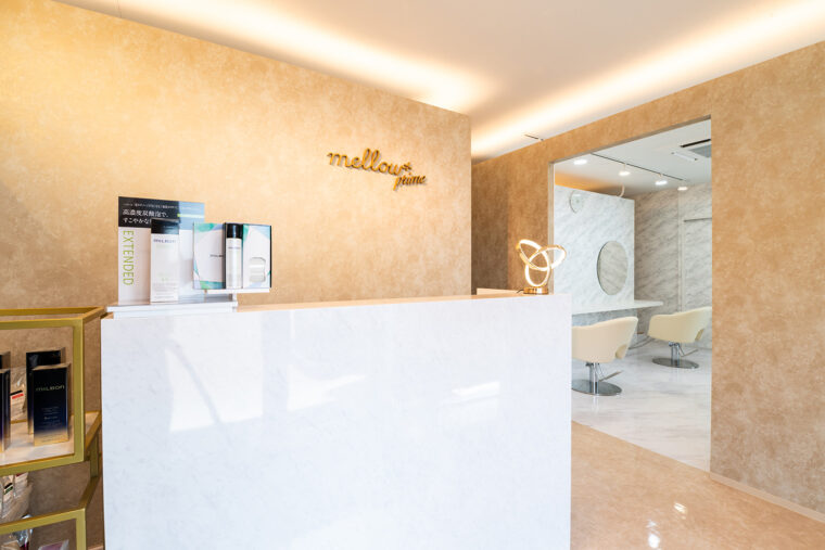 白を基調とした清潔感あふれる店内