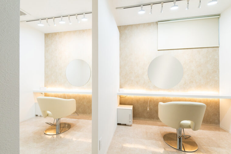 仕切られた空間で、他の人の目を気にすることなくリラックスできる