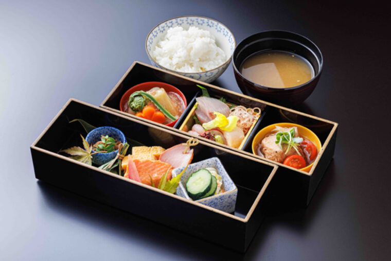 ランチの『上おばんざい』（2,640円）。前日までに要予約