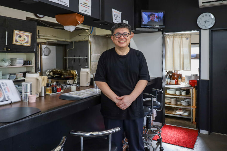 「通常のまぜそばやエビ味噌ラーメンといったオリジナルメニューもあります」と 店主・羽賀久敏さん