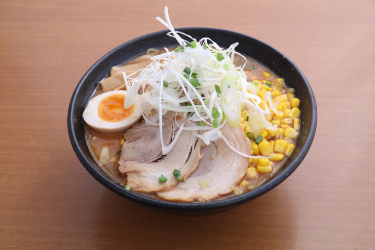 具材がたっぷりで食べ応え抜群の『特味噌らーめん』（1,290円）