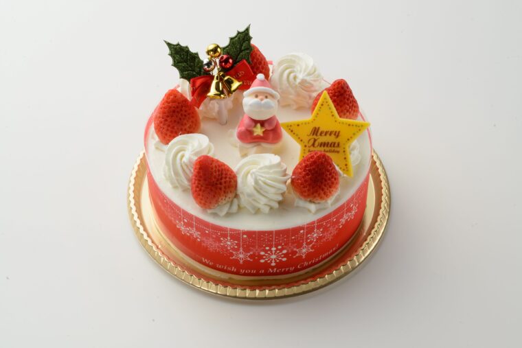 『苺のクリスマス』（3,900円税込〜）。イチゴたっぷり！　新鮮卵のしっとりスポンジとこだわりのクリームを楽しめる一番人気。（12、15、18、21センチ）