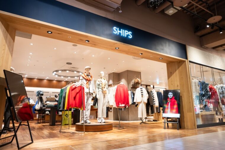 ホリデーシーズンの気分を盛り上げるカラーや風合いのアイテムが並ぶ