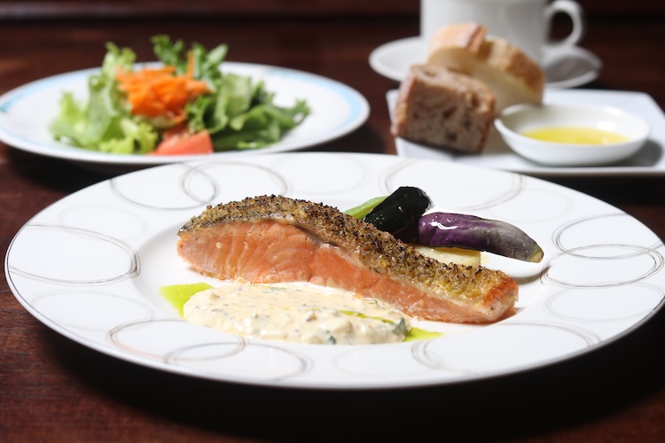 魚料理がメインの『ランチセット』（1,800円）