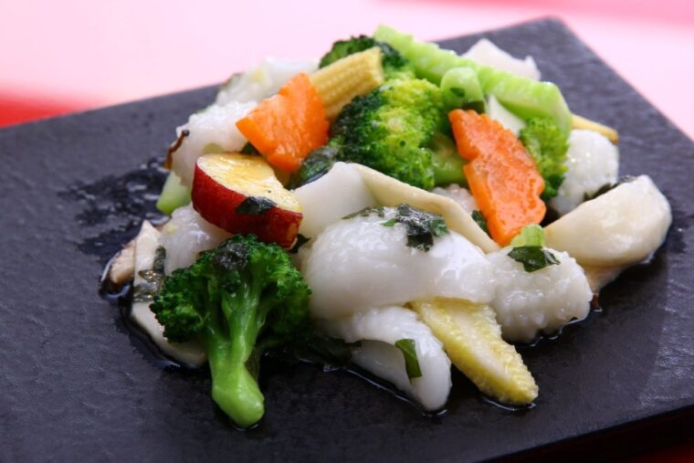 週替わりランチより、『甲いかと秋色野菜の塩炒め～青じその香り～』